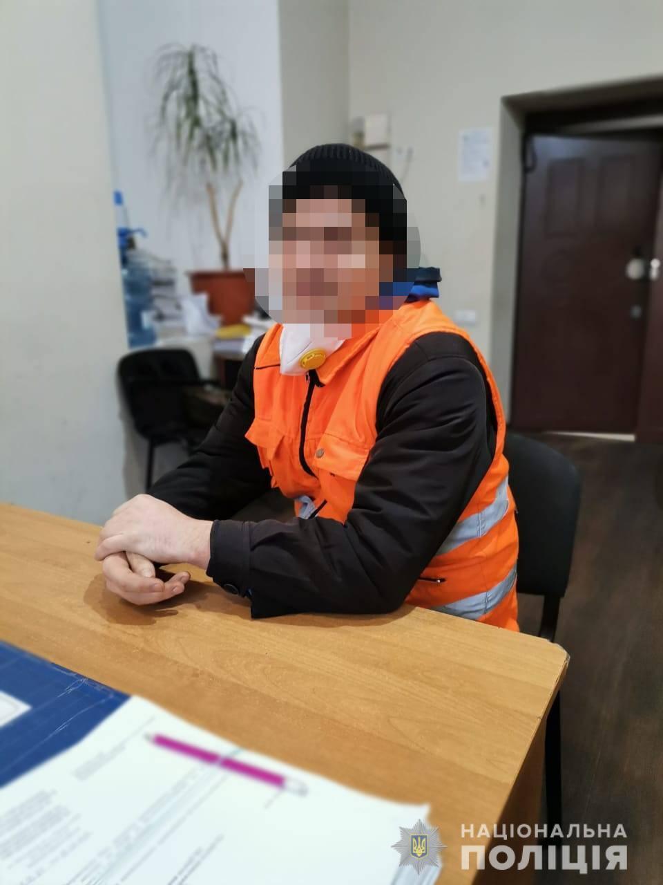 Поліцейські затримали чоловіка за неправдиве повідомлення про замінування п’яти будівель комунальних підприємств Одеси