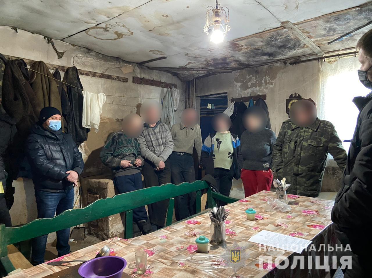 На Харківщині поліція викрила чоловіка у вербуванні і трудовій експлуатації громадян