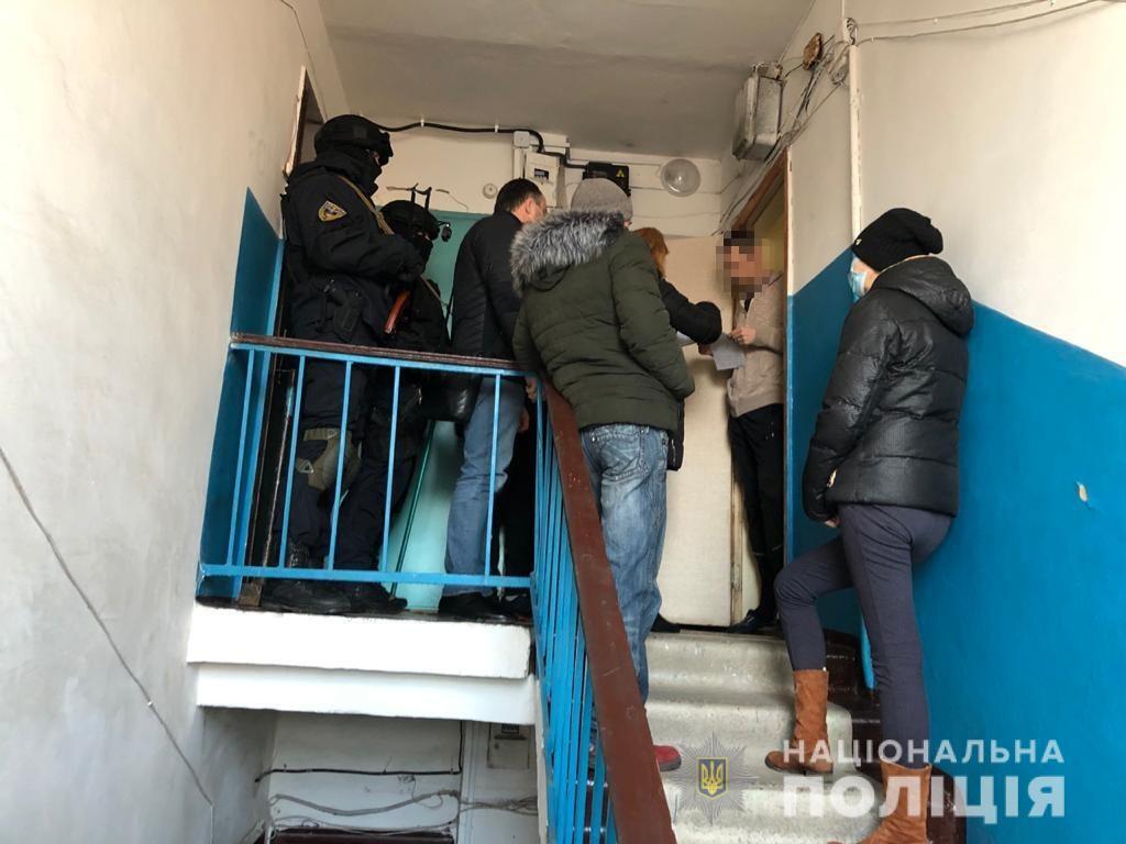 Харківські детективи викрили чоловіка, який двічі «замінував» заклад у Львові