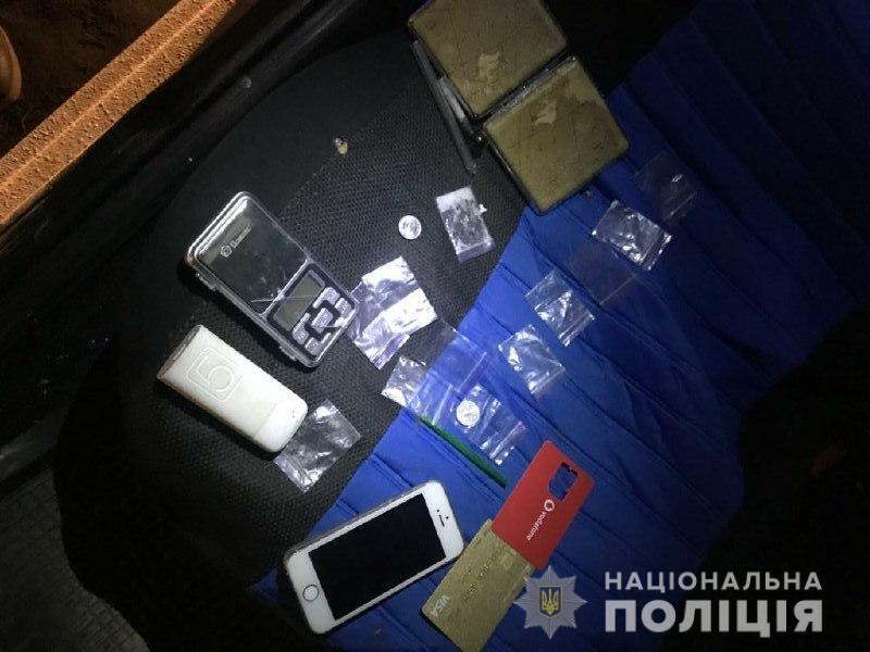 Поліцейські викрили жителя Рівненщини на сутенерстві та збуті наркотиків