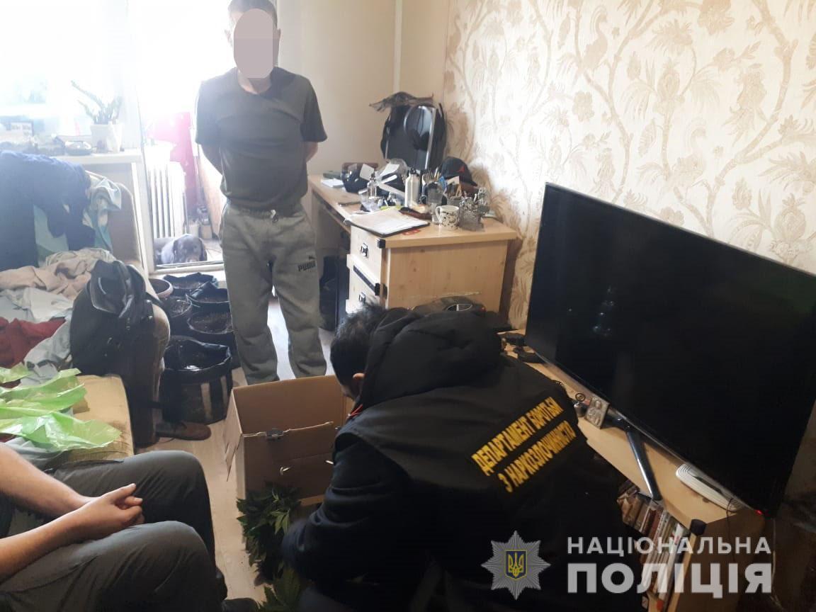 Поліція Харкова припинила діяльність групи осіб, які виготовляли і розповсюджували наркотики
