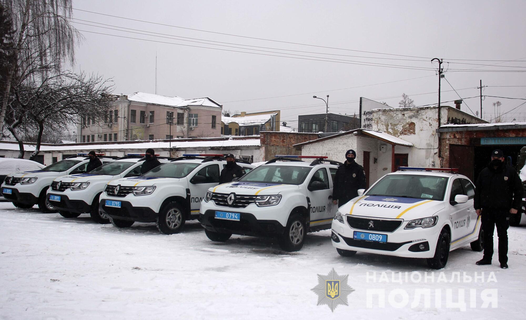 Автопарк поліцейських Рівненщини поповнився п’ятьма службовими авто