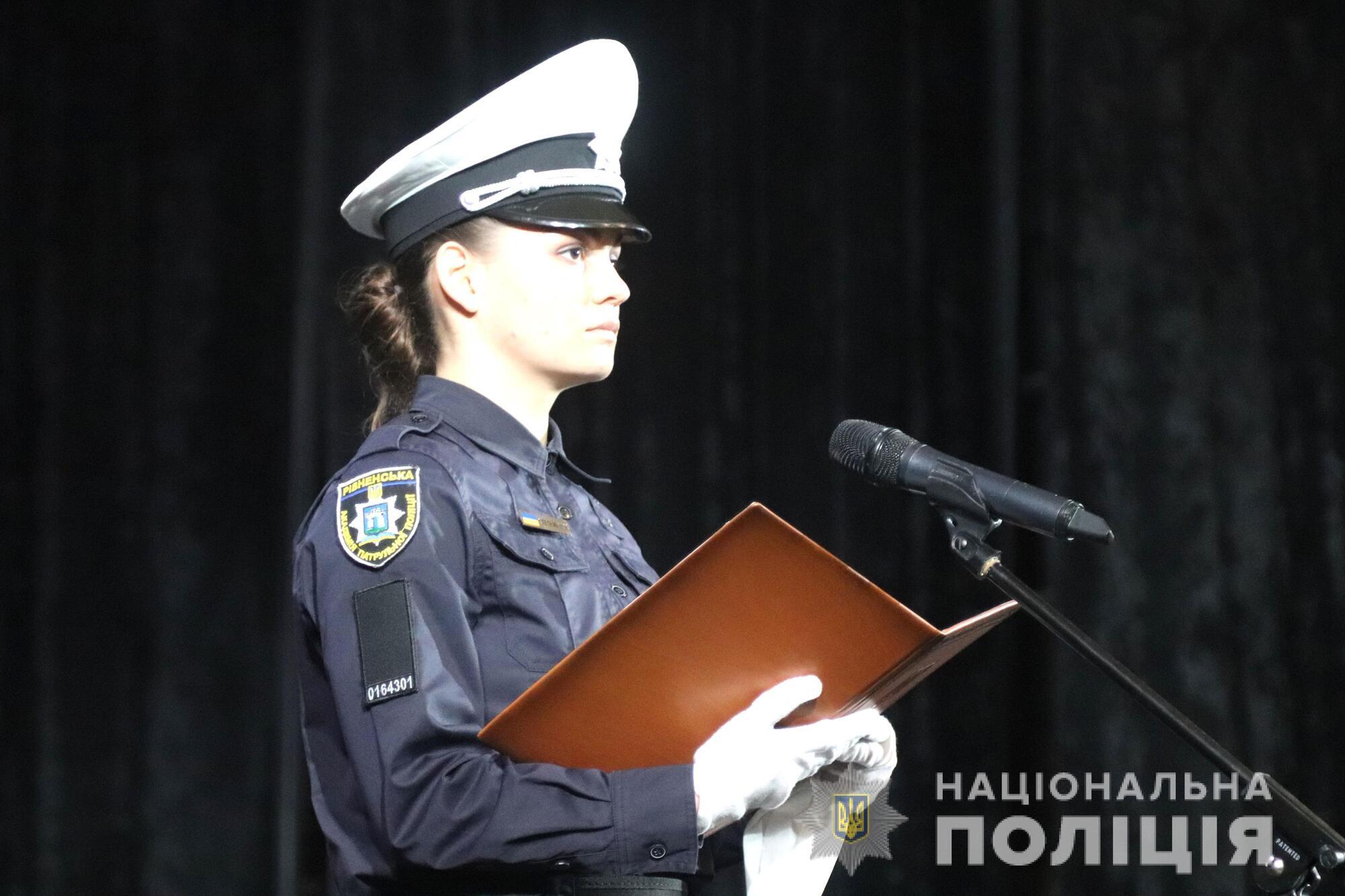 Ювілейний десятий випуск Рівненської академії патрульної поліції: присягу склав 81 патрульний 