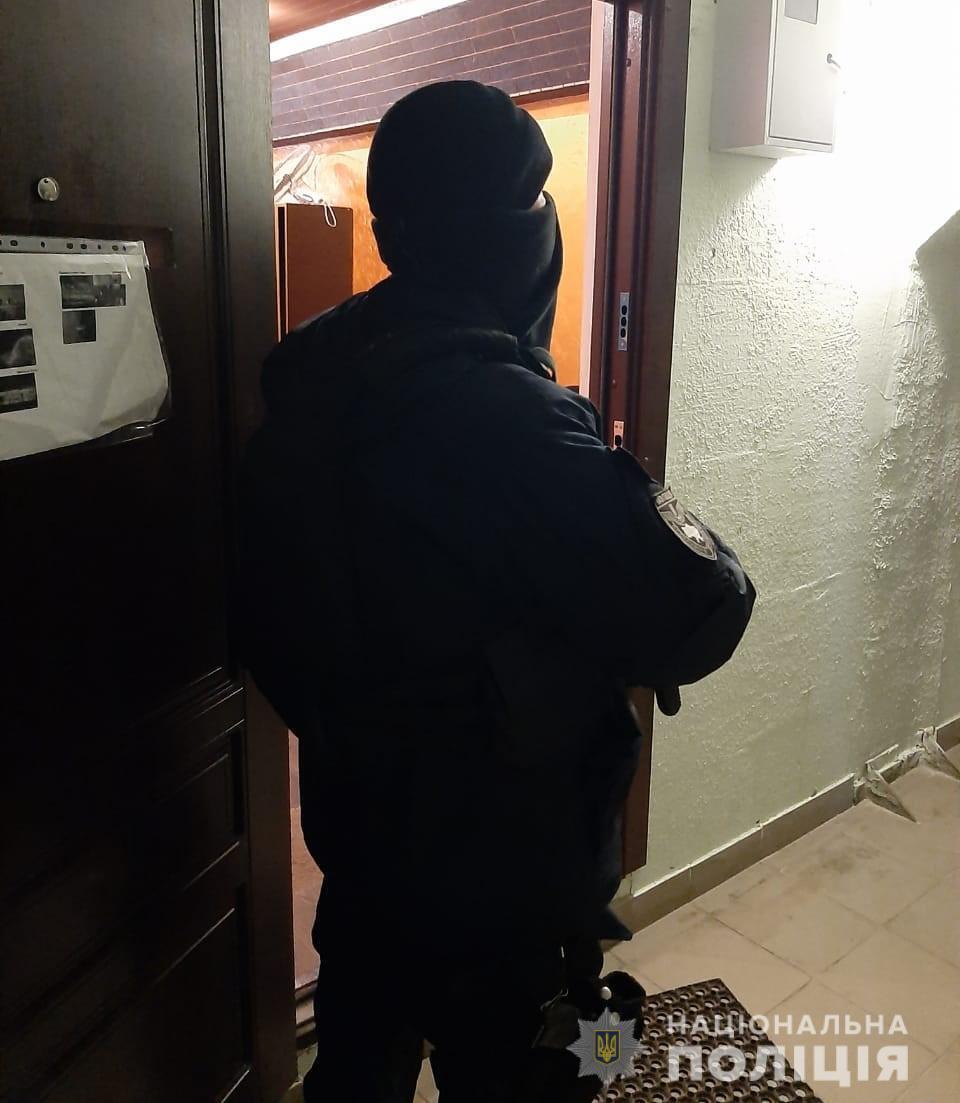 Вінницькі поліцейські затримали організовану злочинну групу «телефонних» шахраїв, які ошукували пенсіонерів по всій Україні