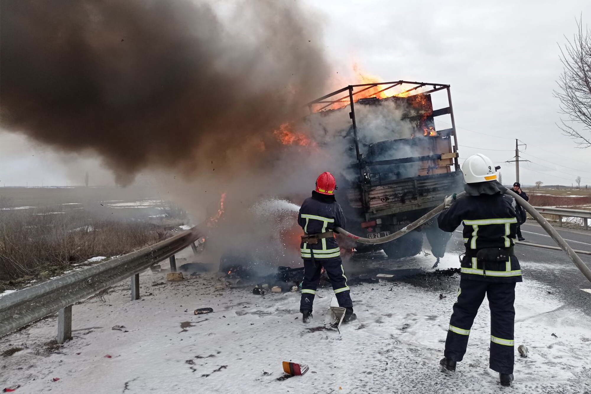 На Хмельниччині рятувальники ліквідували наслідки жахливої ДТП, в якій загинуло двоє людей