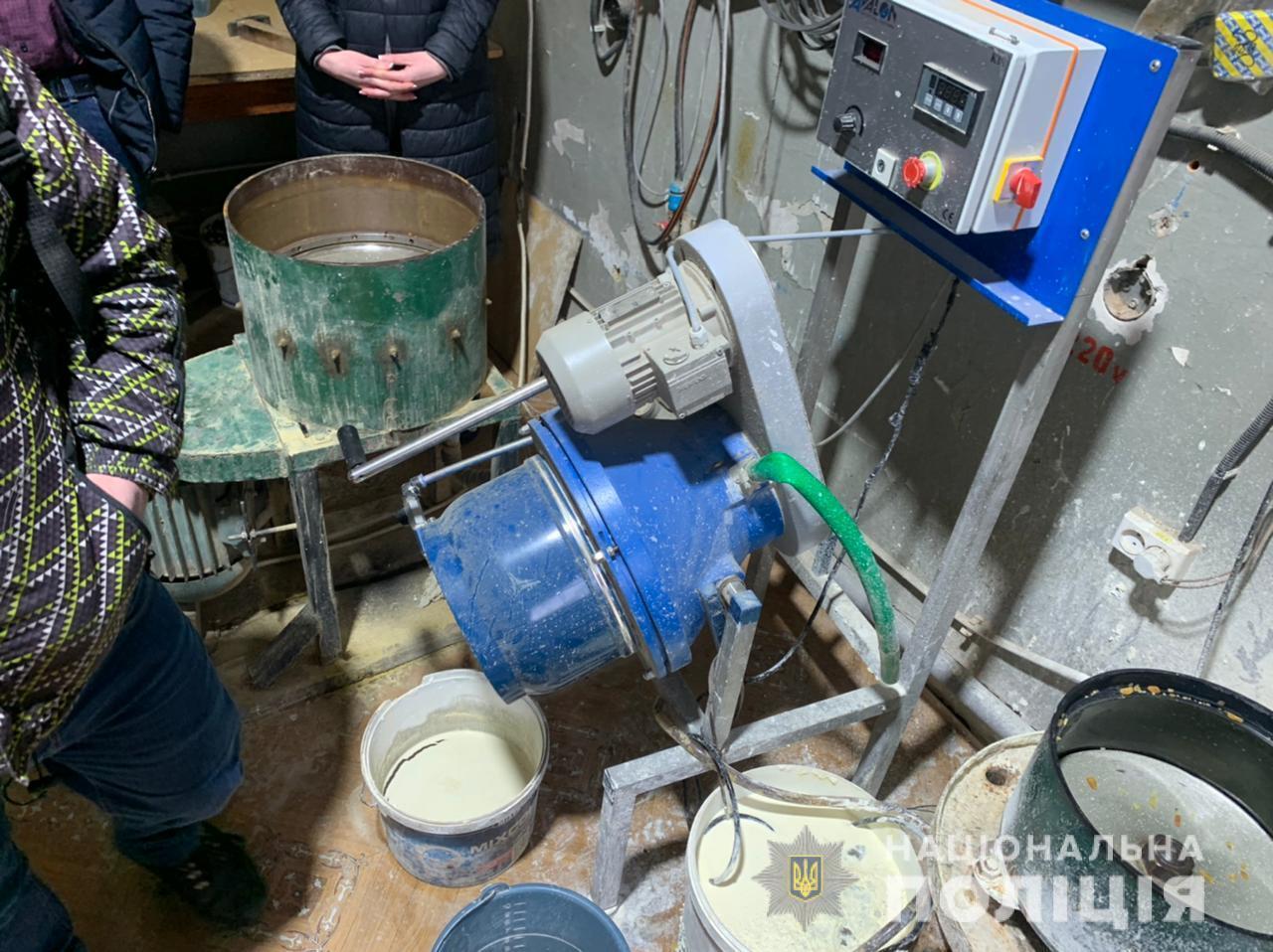 На Рівненщині правоохоронці вилучили понад 240 кілограмів бурштину вартістю два мільйони гривень