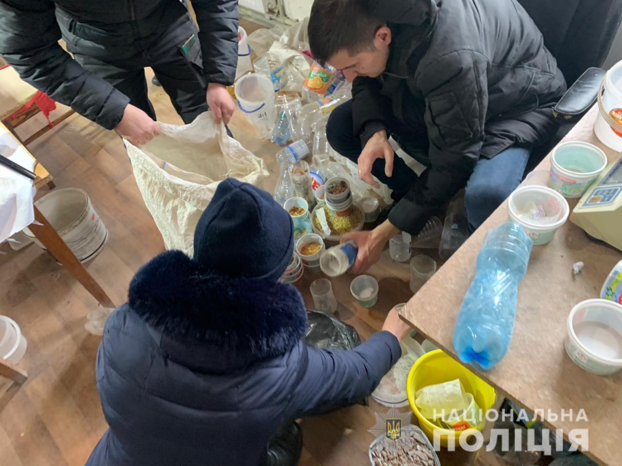 На Рівненщині правоохоронці вилучили понад 240 кілограмів бурштину вартістю два мільйони гривень