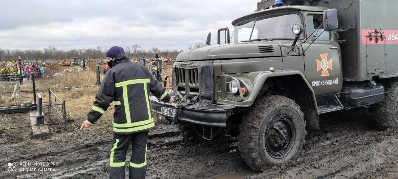 Упродовж доби рятувальники Кіровоградщини тричі допомагали водіям подолати складні ділянки дороги