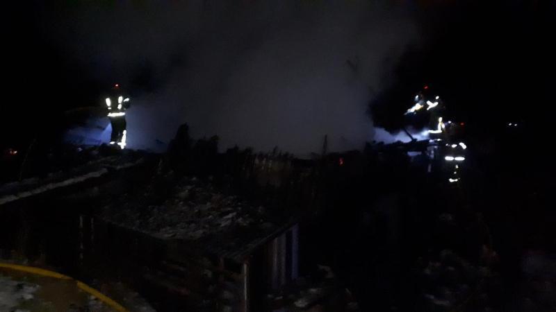 Івано-Франківська область: рятувальники ліквідували пожежу господарської будівлі в смт. Ворохта.