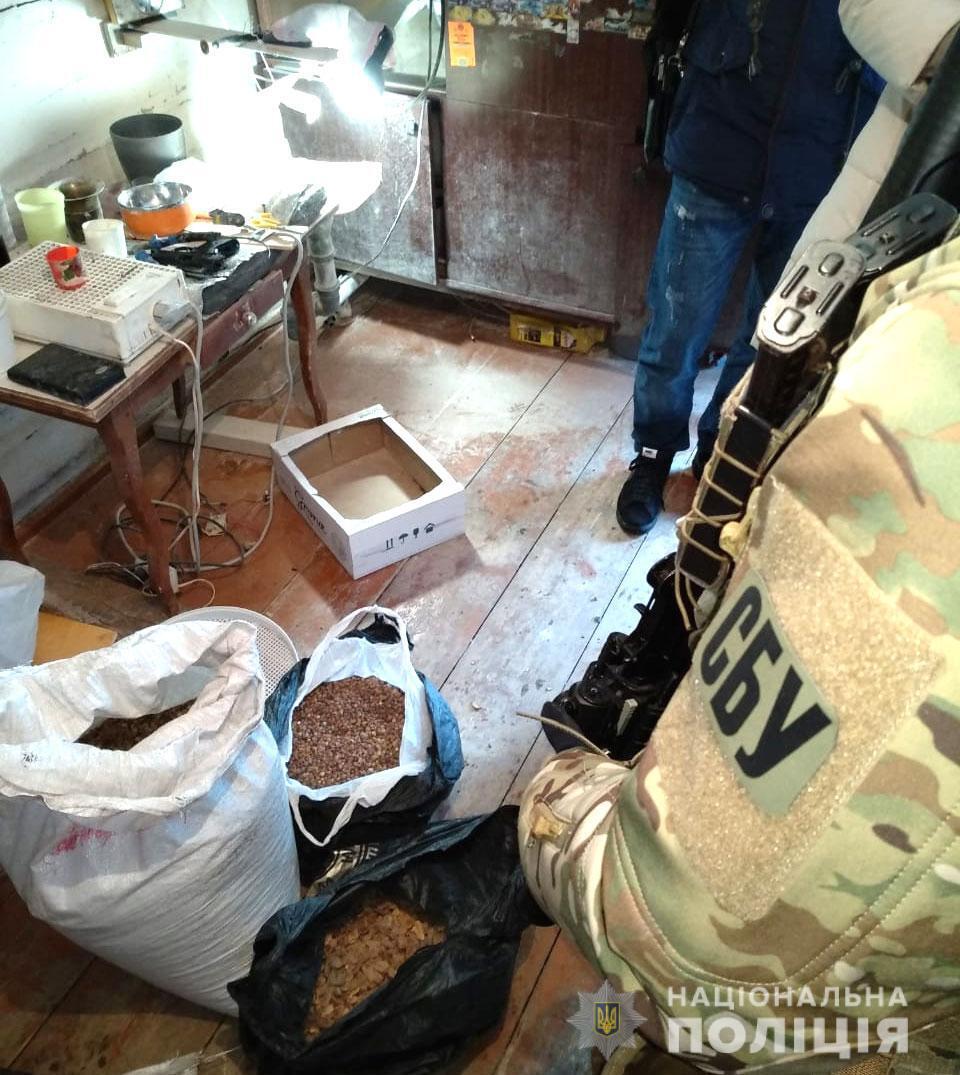 На Рівненщині поліцейські вилучили 350 кілограмів бурштину