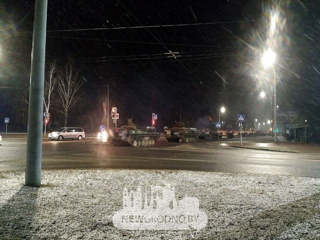 Біля кордону Білорусі з Польщею та Литвою помітили велику колону бронетехніки