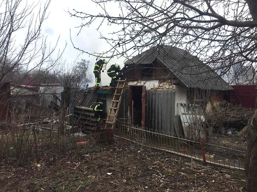 Полтавська область: вогнеборці загасили пожежу занедбаній господарчій будівлі