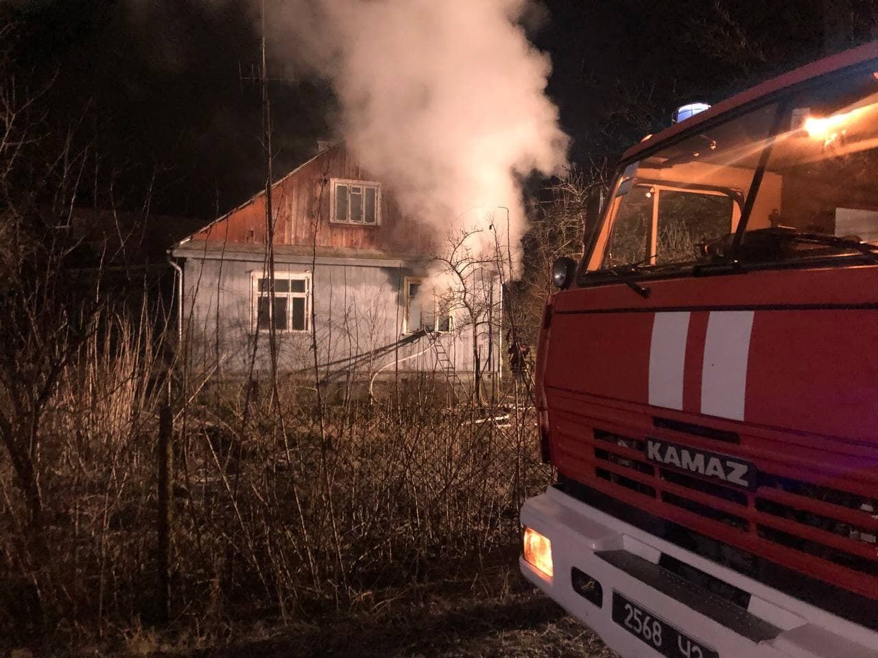 Волинська область: працівники ДСНС врятували від знищення дерев’яний будинок пенсіонерки