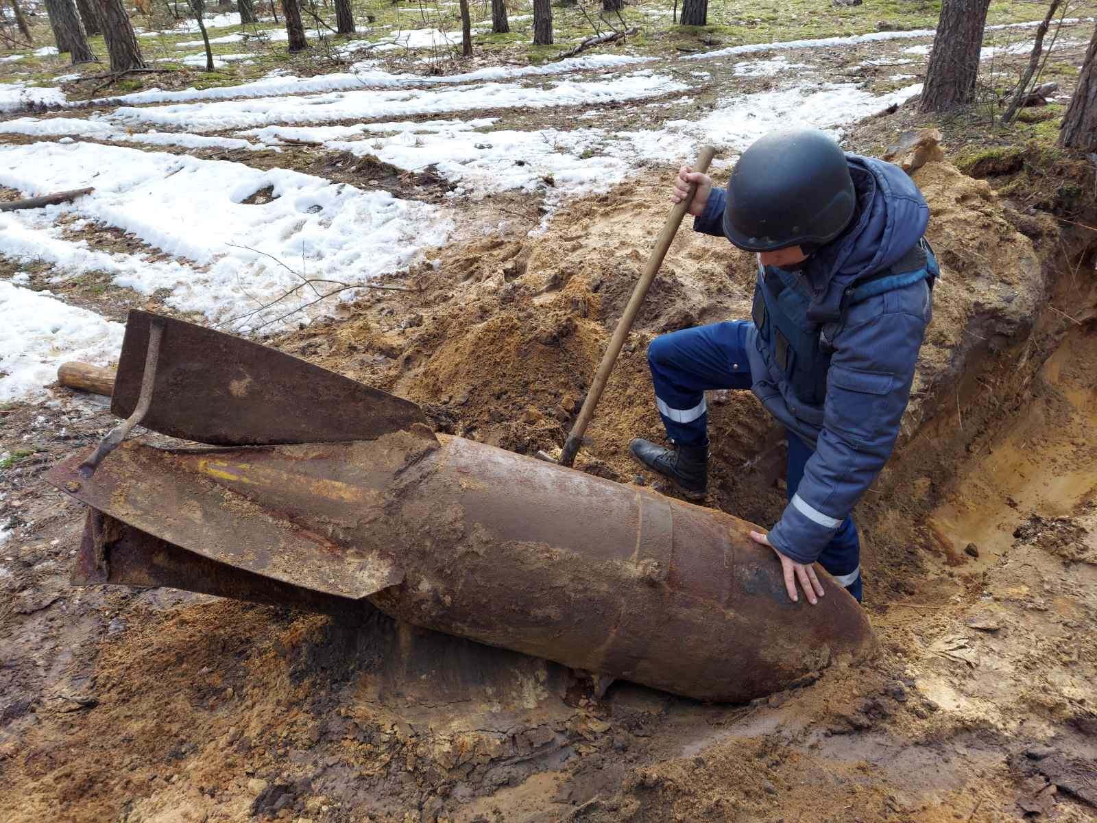 На Сумщині піротехніки знищили німецьку авіабомбу SC-500 часів Другої світової війни