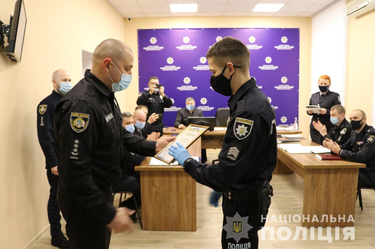 В поліції Дніпропетровської області нагородили патрульних поліцейських, які врятували двох рибалок