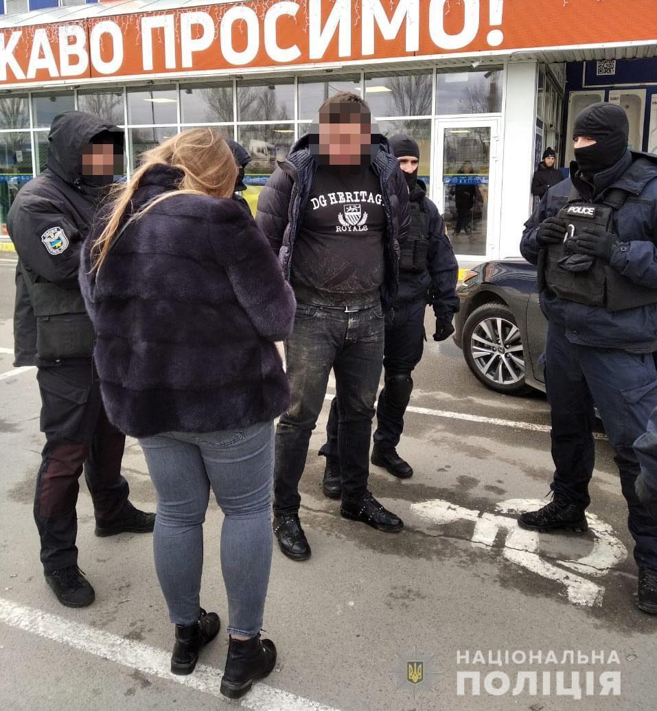 У Дніпрі поліція затримала  місцевого жителя, який вимагав у чоловіка 140 тисяч гривень