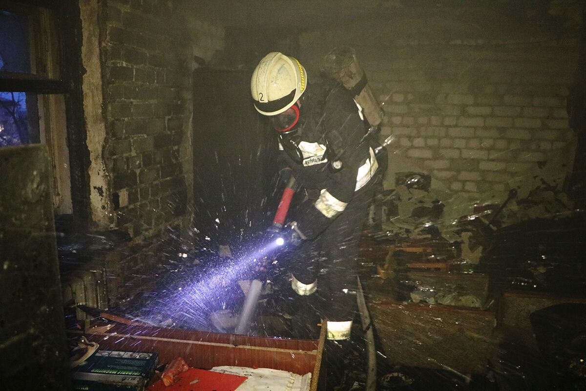 м. Дніпро: вогнеборці ліквідували пожежу в багатоповерхівці та вивели 5 осіб з задимленої будівлі (ВІДЕО)