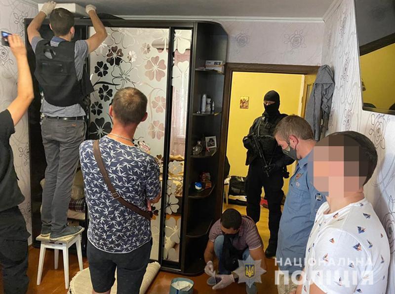 На Житомирщині слідчі поліції оголосили підозри учасникам наркоугруповання