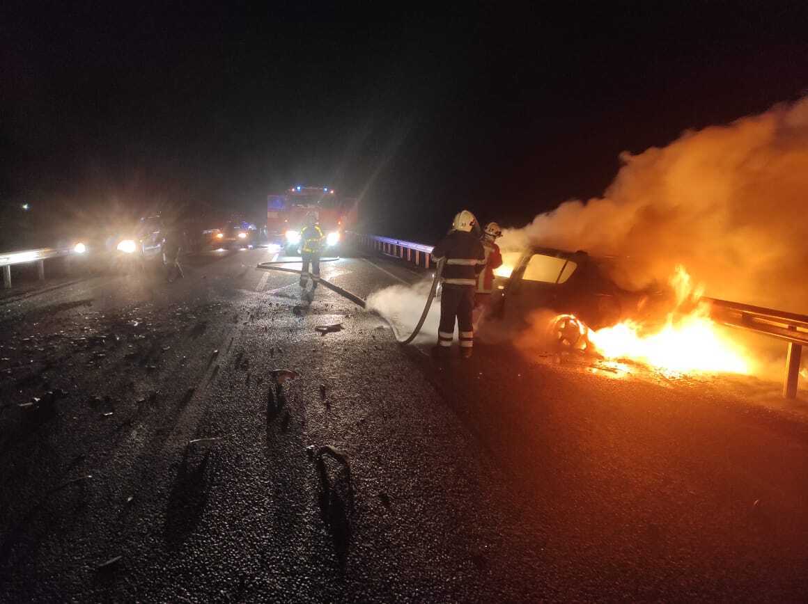 Хустські рятувальники ліквідували наслідки ДТП