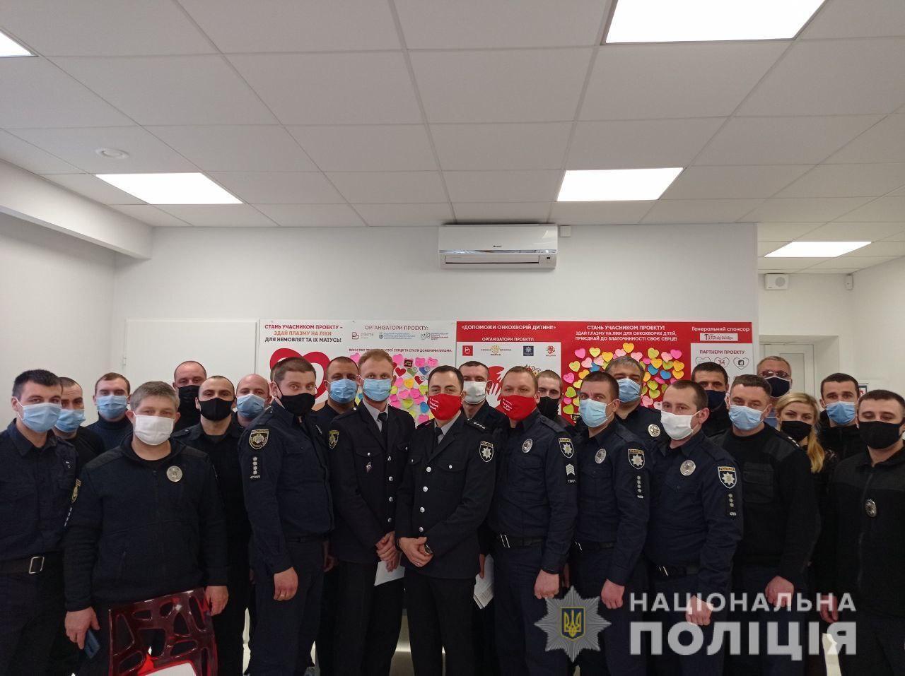 На Дніпропетровщині поліцейські здали кров для порятунку маленької Надійки, яка отримала тяжкі  опіки