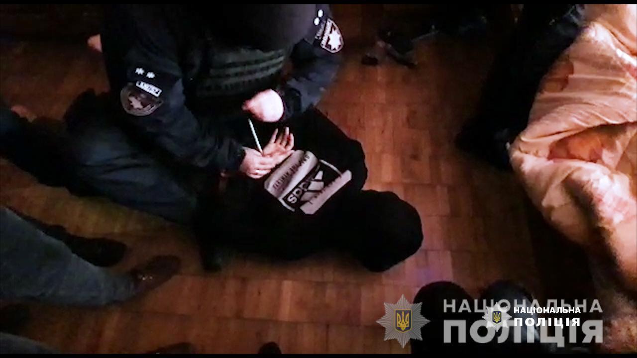 Вінницькі поліцейські затримали організовану злочинну групу «телефонних» шахраїв, які ошукували пенсіонерів по всій Україні