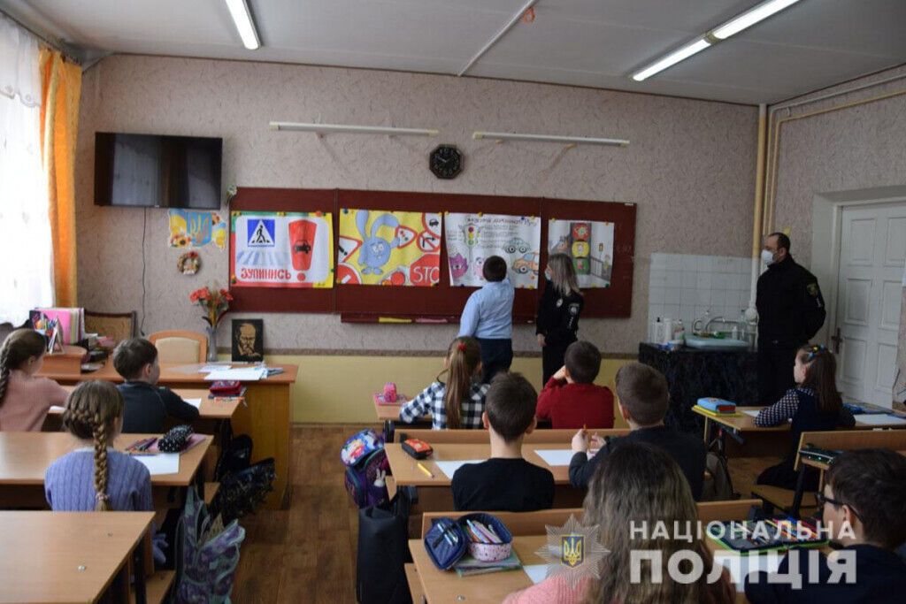 Напередодні весняних канікул поліцейські Бахмута нагадали школярам про безпеку на дорогах