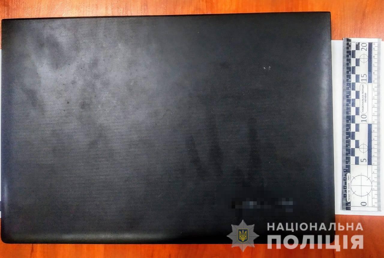 Поліцейські оголосили підозру двом жителям Чорноморська у скоєнні розбійного нападу на колишнього співмешканця своєї знайомої