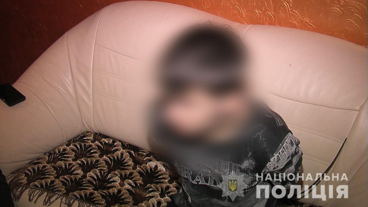 Вінницькі поліцейські затримали організовану злочинну групу «телефонних» шахраїв, які ошукували пенсіонерів по всій Україні