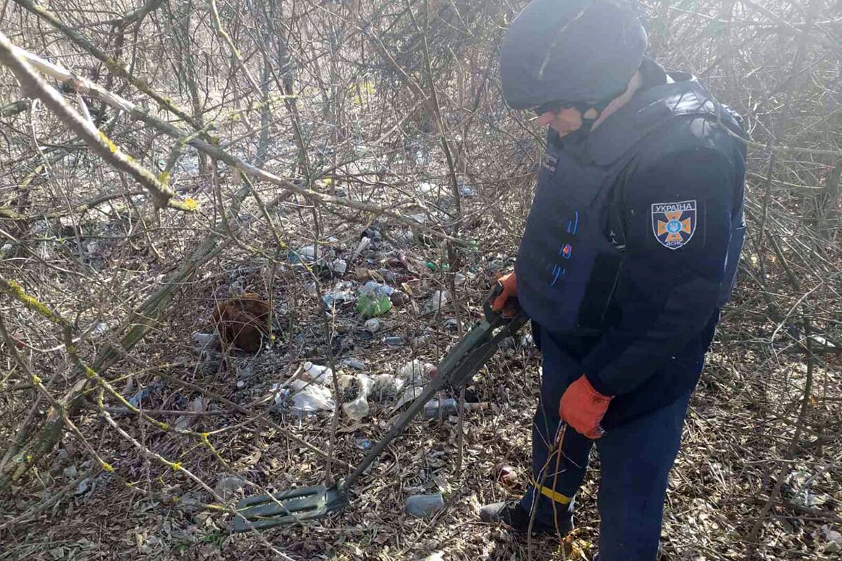 На Дніпропетровщині піротехніки ДСНС знищили сучасний боєприпас