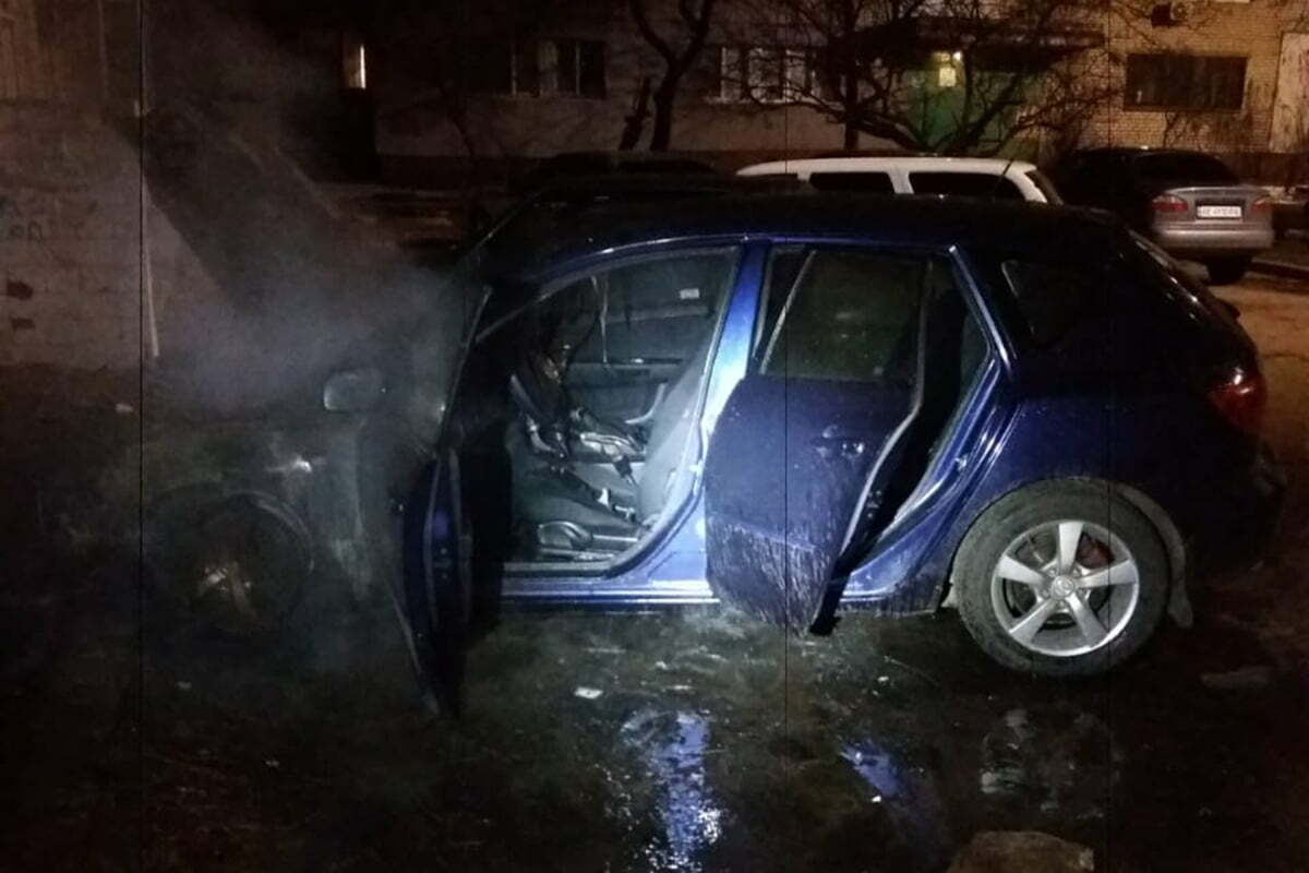 м. Дніпро: ліквідовано займання в легковому автомобілі