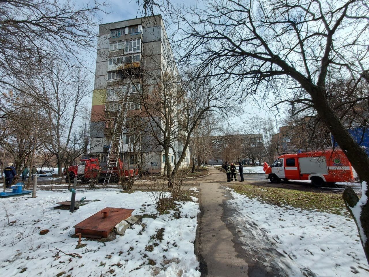 У Кропивницькому рятувальники загасили пожежу балкону