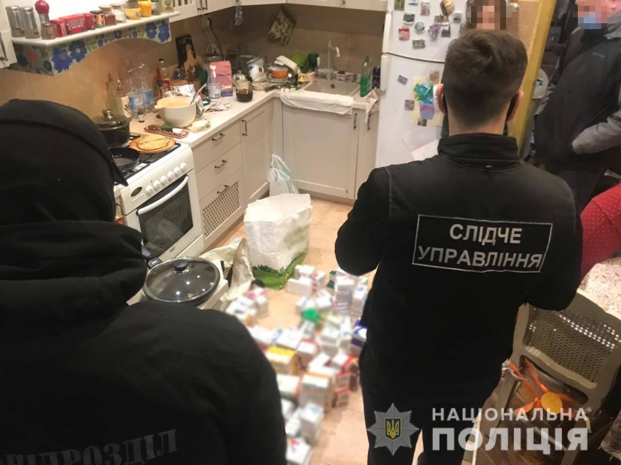 Одеські правоохоронці викрили групу осіб у реалізації заборонених на території України лікарських засобів