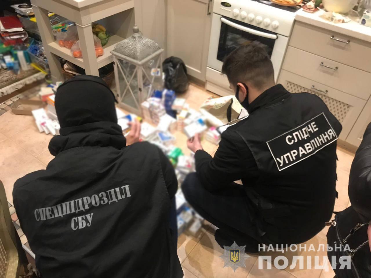 Одеські правоохоронці викрили групу осіб у реалізації заборонених на території України лікарських засобів