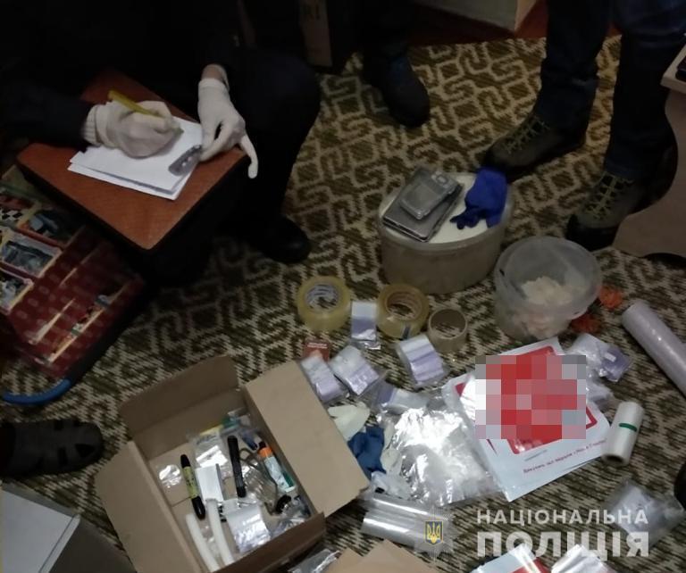 На Житомирщині слідчі поліції оголосили підозри учасникам міжрегіональної організованої  групи наркодилерів