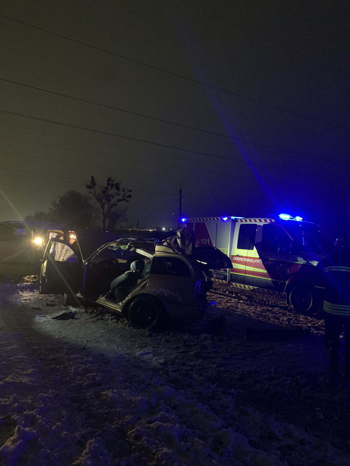 Житомирська область: рятувальники деблокували двох загиблих з пошкодженої внаслідок ДТП автівки