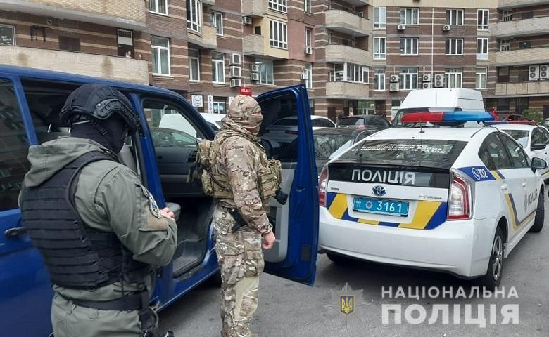 Жителю Києва оголошено підозру у вчиненні інтернет-шахрайства на 8 мільйонів гривень збитків