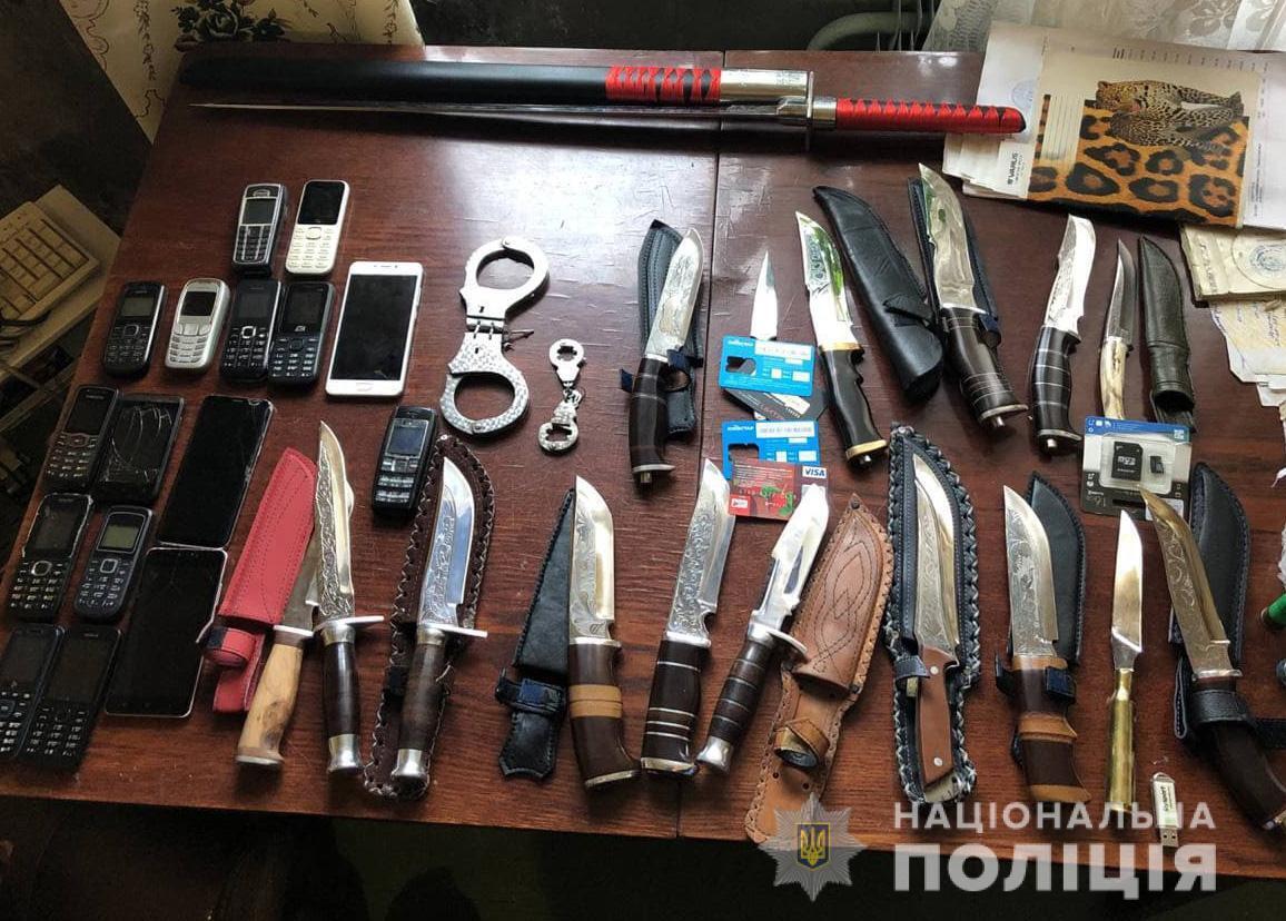 В ході поліцейської спецоперації правоохоронці Дніпропетровщини перекрили канал постачання наркотиків до Криворізької виправної колонії та повідомили «смотрящому» про підозру
