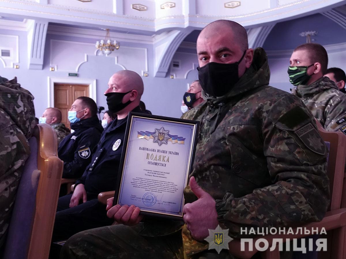 На Донеччині добровольці, які захищають територіальну цілісність України, отримали нагороди МВС