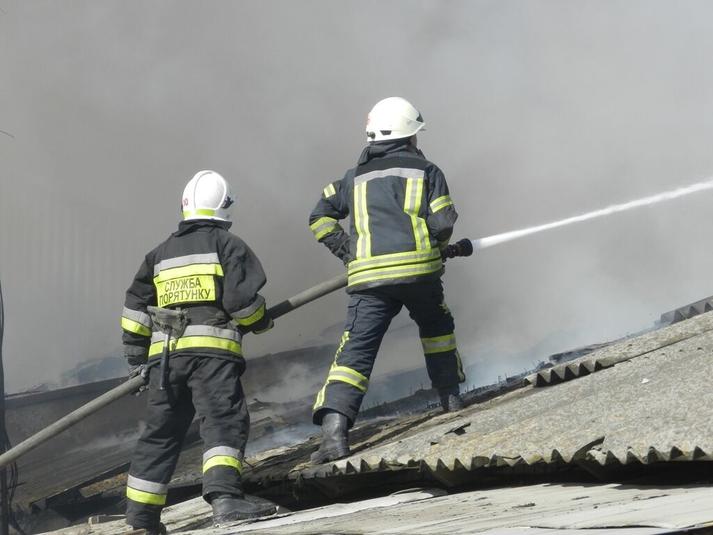 У Херсоні ліквідовано пожежу в одноповерховому складському приміщенні