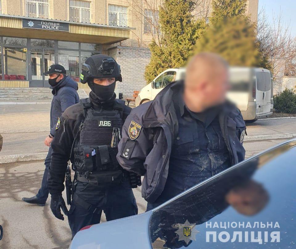 Внутрішня безпека Нацполіції викрила посадовця поліції Дніпропетровщини на вимаганні та одержанні поборів