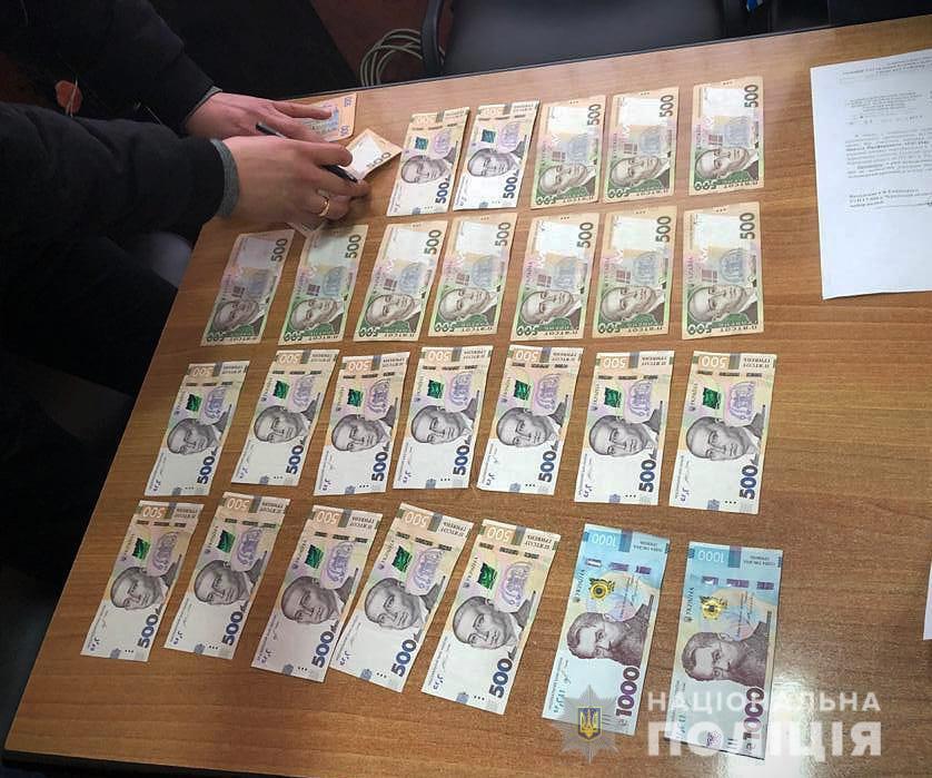 На Черкащині чоловік запропонував посадовцю поліції «кришувати» мережу гральних закладів за 150 тисяч гривень щомісяця - внутрішня безпека Нацполіції