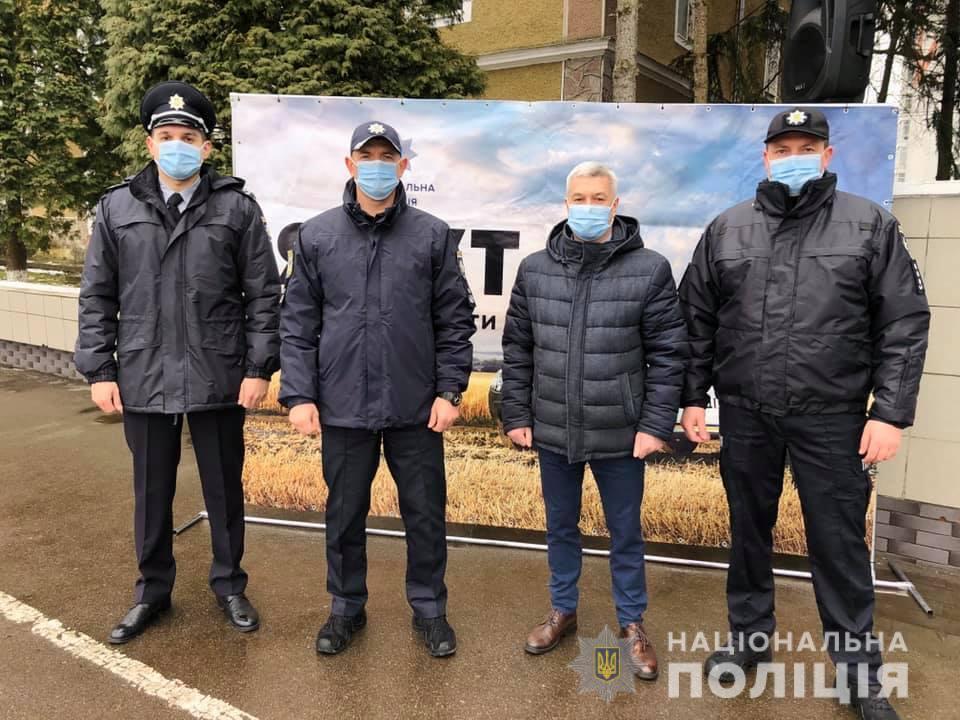 На Прикарпатті заступили на службу поліцейські офіцери громади