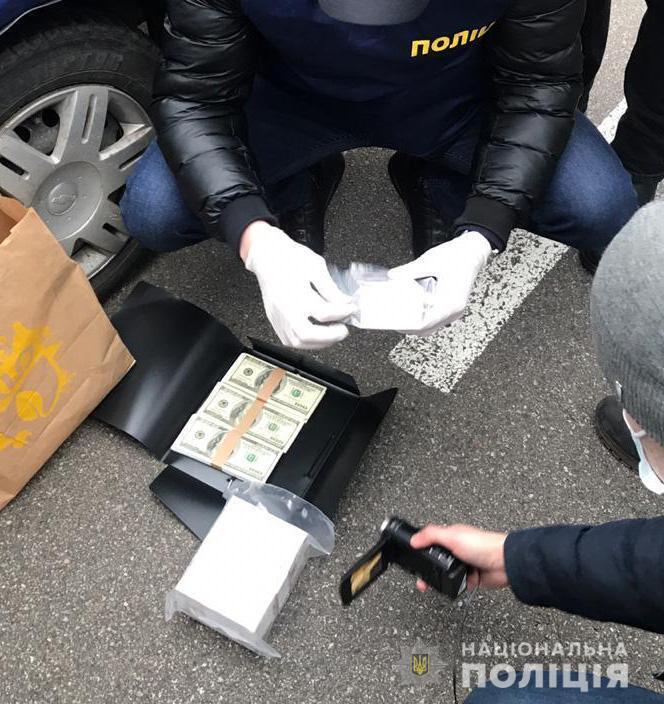 На Київщині поліція затримала на хабарі в 1 млн 400 тис. грн голову та заступника ОТГ