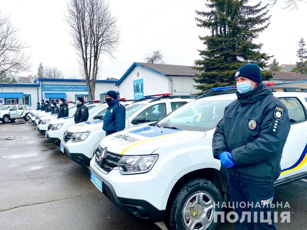 На Прикарпатті заступили на службу поліцейські офіцери громади