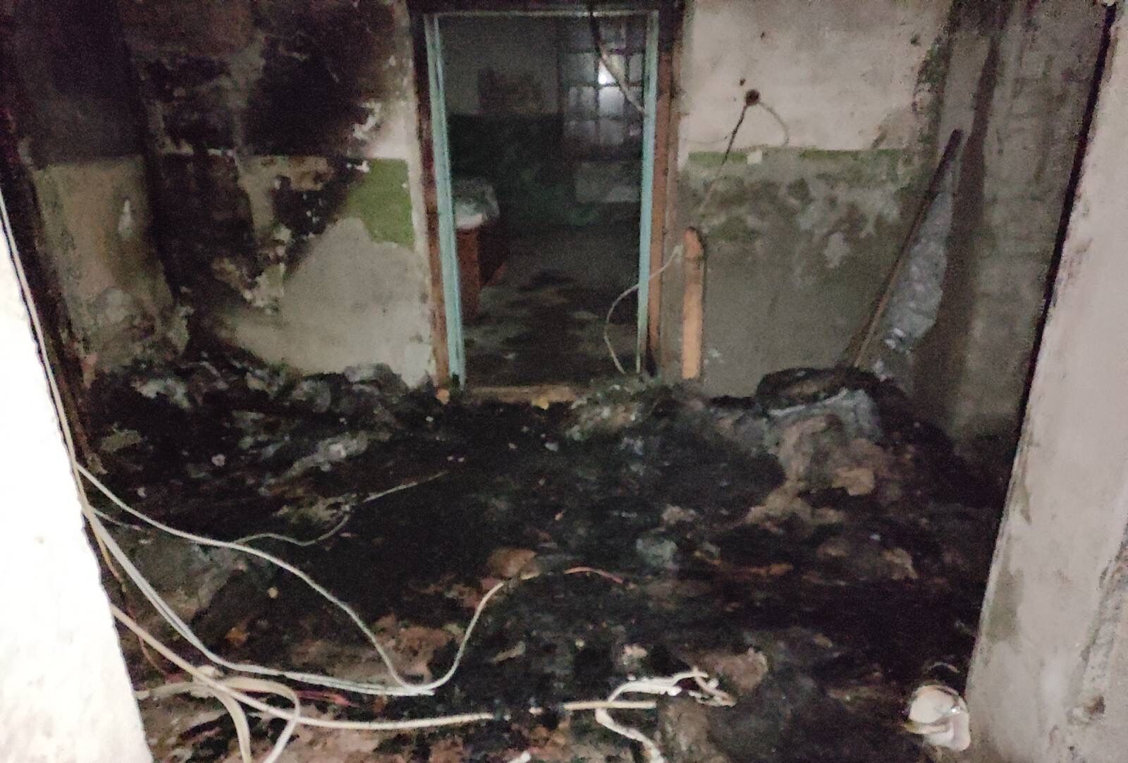 Житомирська область: вогнеборці ліквідували пожежу в приміщенні багатофункціональної будівлі