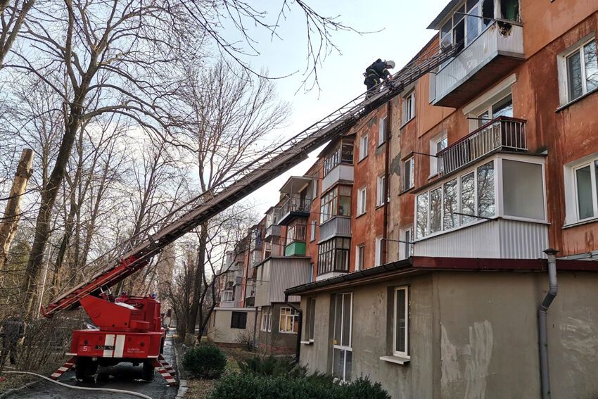 Хмельниччина: у Кам`янці-Подільському вогнеборці ліквідували пожежу на балконі житлової квартири