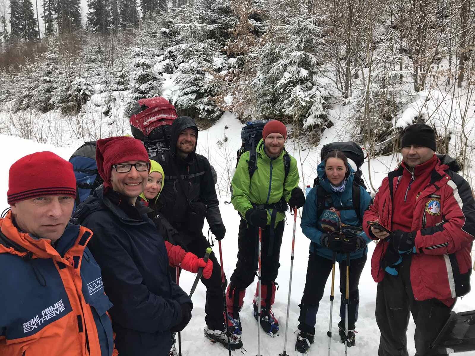 Закарпатські рятувальники відшукали в горах групу з п’яти туристів