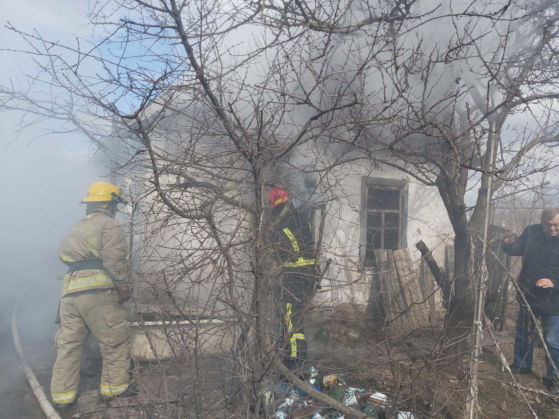 Донецька область: вогнеборці ліквідували пожежу у приватному житловому будинку