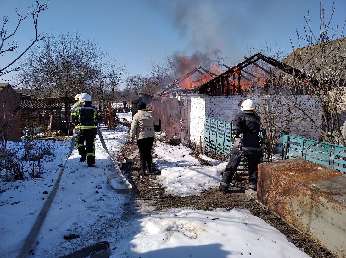 Сумська область: вогнеборці ліквідували загоряння господарчої споруди (ВІДЕО)