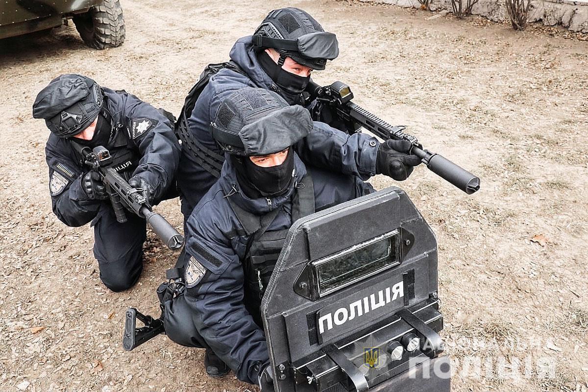 Марш-кидок із 23-кілограмовим навантаженням: як тренується рота поліції особливого призначення
